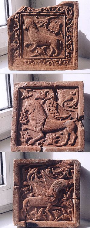  Печной изразец из Царицыных палат Троице-Сергиева монастыря. XVII в. Печной изразец из Царицыных палат Троице-Сергиева монастыря. XVII в.