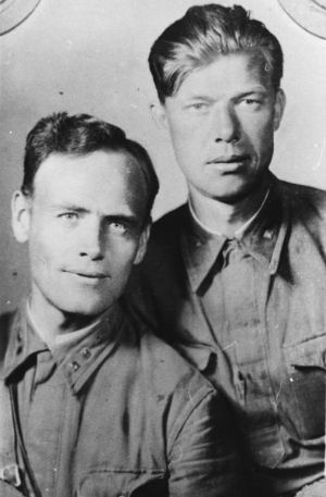 1942 г. И.Г. Ерёмин (учёный секретарь) и И.З. Птицын (директор) – перед отправкой на фронт