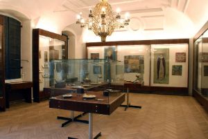 Старая (1974-2014 гг.) экспозиция «Ризница Троице-Сергиевой Лавры XIV-XIX вв.»