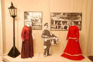 2009 г. Зал экспозиции Сергиев Посад начала XX в.(картинки городской жизни)