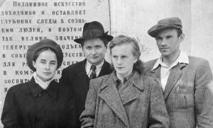 Николаева Т.В. (слева). 1950-е годы